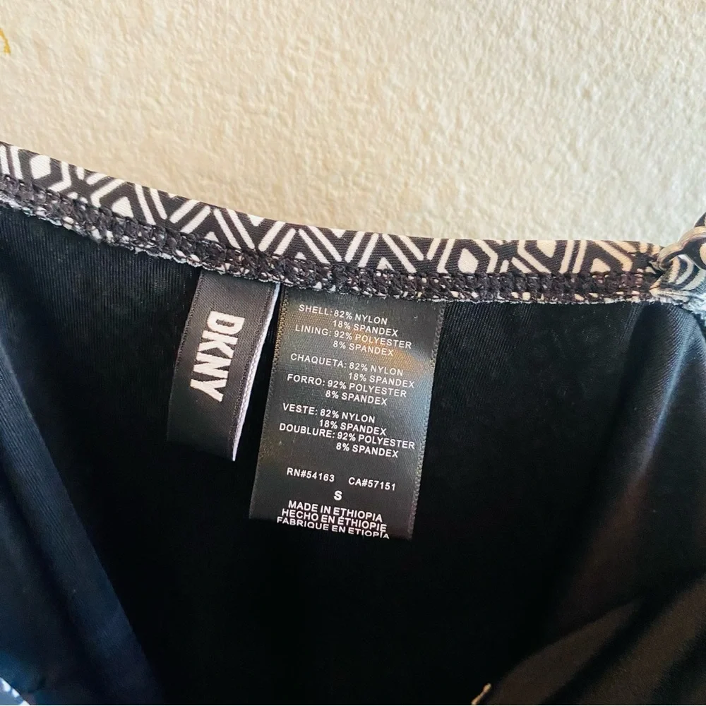 DKNY NWT Women's One Piece Swimsuit Bandeau Maillot Black White Geo Small - Picture 8 of 12